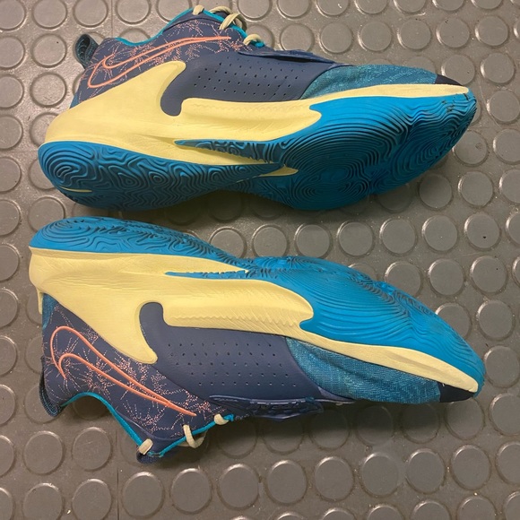 Nike  freak 3 NRG “Valentines day” Mens size 11 - Picture 2 of 6